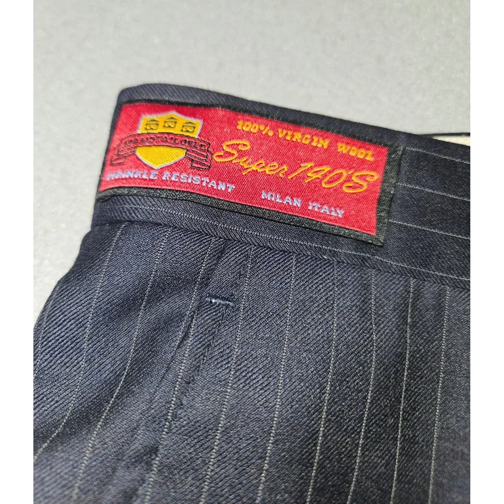 Mantoni Super 140S Pinstripe 2-Piece Suit Virgin Wool Navy Sz 46L